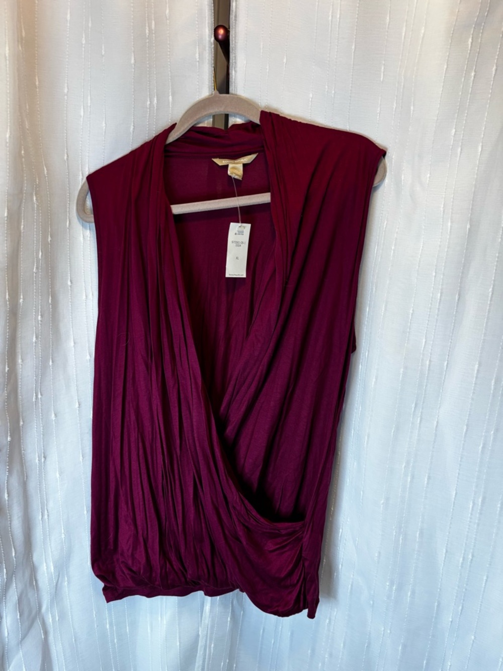 Banana Republic Sleeveless Draped V-Neck Top in Berry